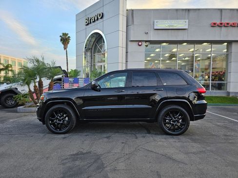 Used 2020 Jeep Grand Cherokee Altitude image 4