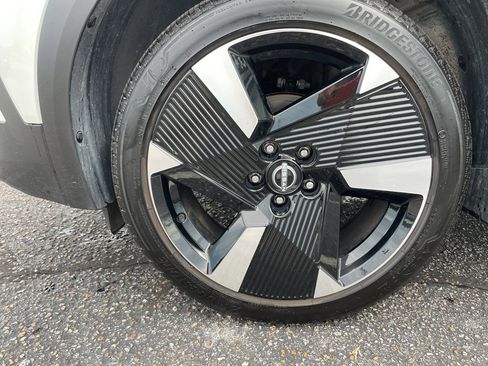 Certified 2025 Nissan Kicks SR image 25