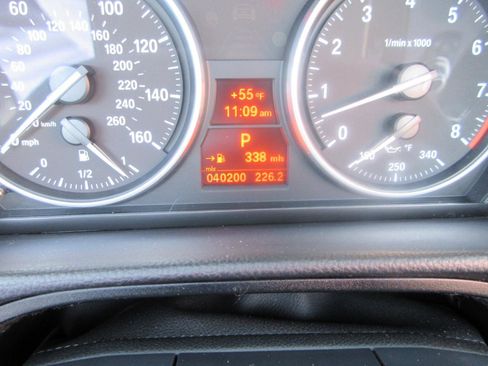 Used 2013 BMW 335i Convertible image 4