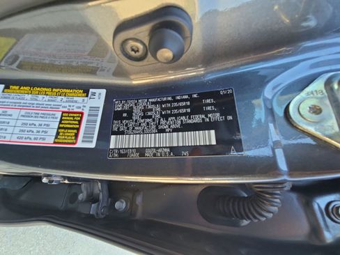 Used 2020 Toyota Highlander XLE image 19