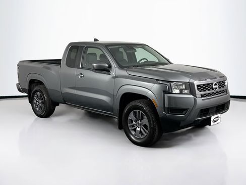 Used 2025 Nissan Frontier SV image 2