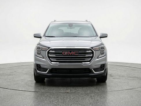 Used 2024 GMC Terrain SLT image 2