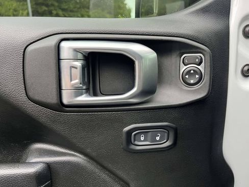 Used 2022 Jeep Wrangler Unlimited Rubicon w/ LED Lighting Group AWD/4WD image 19