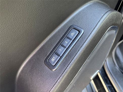 Used 2017 GMC Yukon Denali AWD/4WD image 15