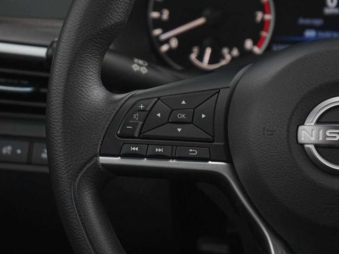 Used 2024 Nissan Altima 2.5 SV FWD image 17