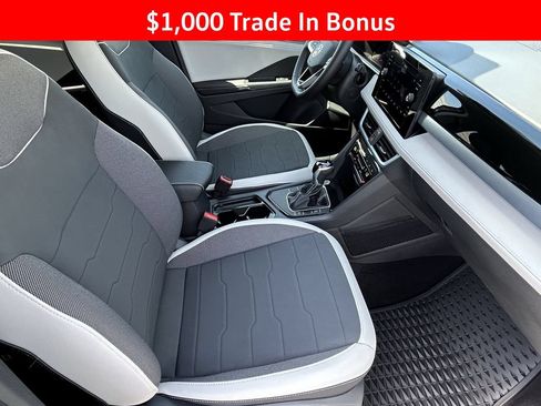 New 2026 Volkswagen Taos SE FWD image 11