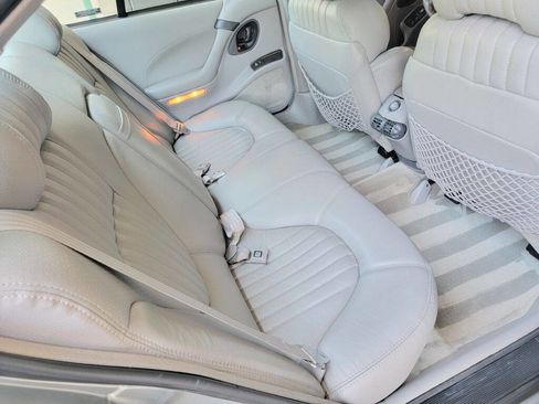 Used 1994 Pontiac Bonneville SSE FWD image 27