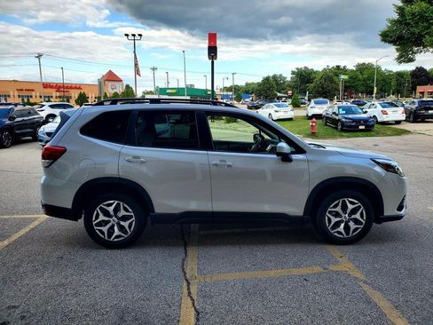 Used 2022 Subaru Forester Premium AWD/4WD image 4