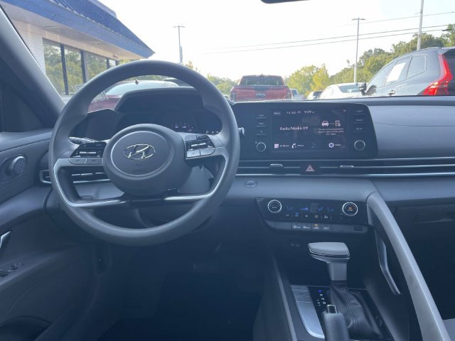 Certified 2023 Hyundai Elantra SEL FWD image 14