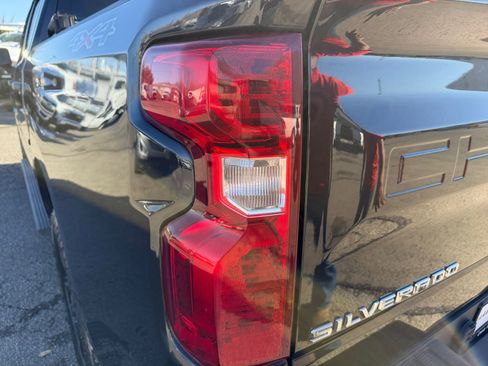 Used 2022 Chevrolet Silverado 1500 Custom image 24