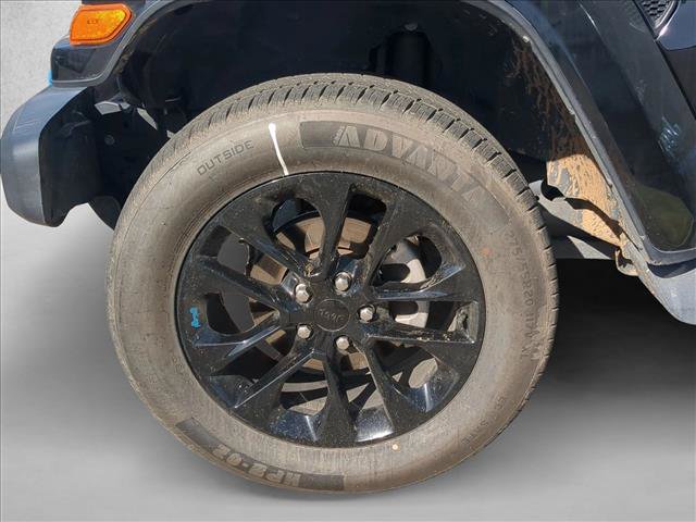 Used 2022 Jeep Wrangler Unlimited Sahara w/ Cold Weather Group AWD/4WD image 9