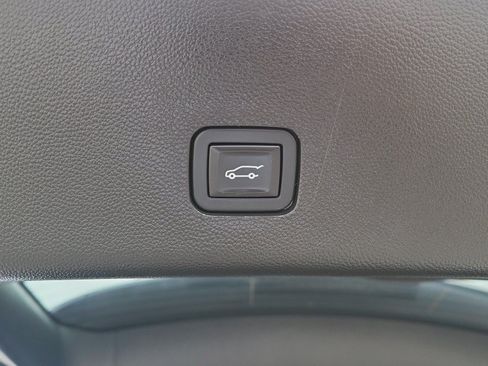 Used 2018 Chevrolet Traverse LT AWD/4WD image 12