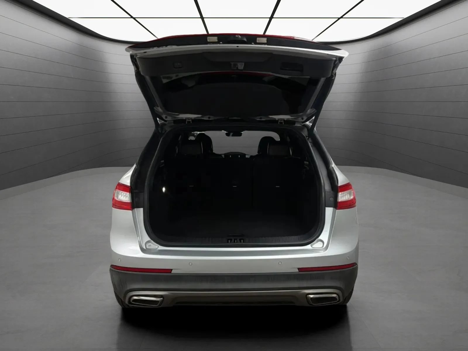Used 2017 Lincoln MKX Reserve w/ Driver Assistance Package FWD image 9