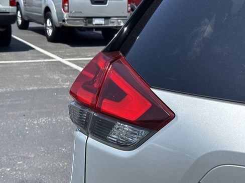 Used 2019 Nissan Rogue SV FWD image 48