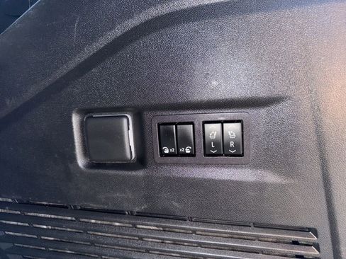 Used 2024 Chevrolet Tahoe Premier RWD image 33