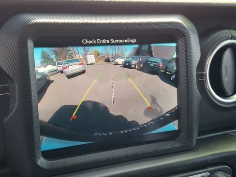 Used 2018 Jeep Wrangler Unlimited Sahara image 18