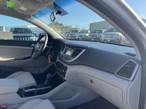 Used 2018 Hyundai Tucson SE AWD/4WD image 33