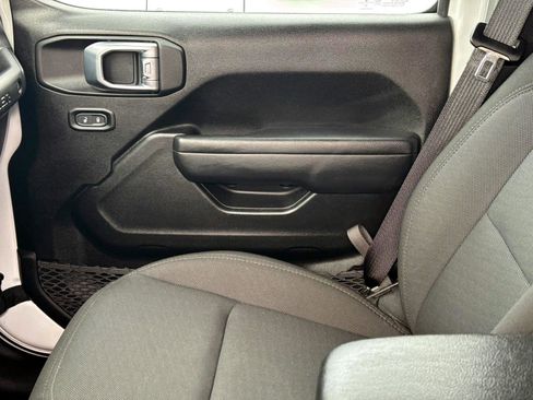 Used 2023 Jeep Wrangler Unlimited w/ Sun & Screen Package image 13