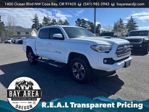 Used 2017 Toyota Tacoma 4x4 Double Cab image 8