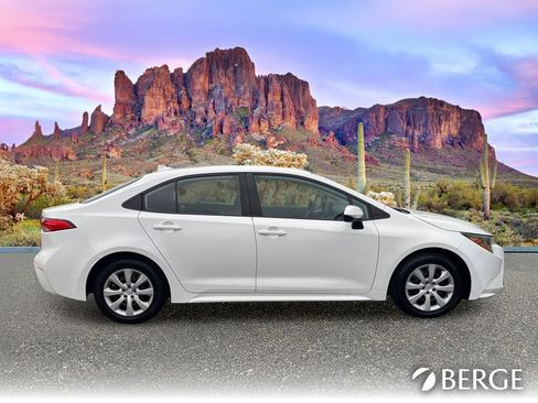 Used 2022 Toyota Corolla LE FWD image 9