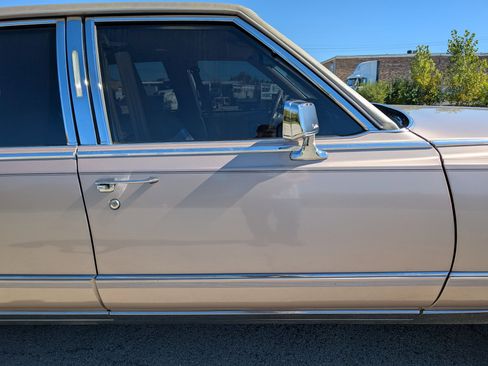 Used 1990 Cadillac Brougham image 50