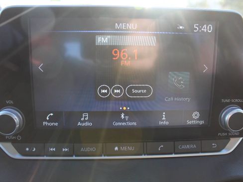 Used 2025 Nissan Sentra SR w/ SR Premium Package image 11