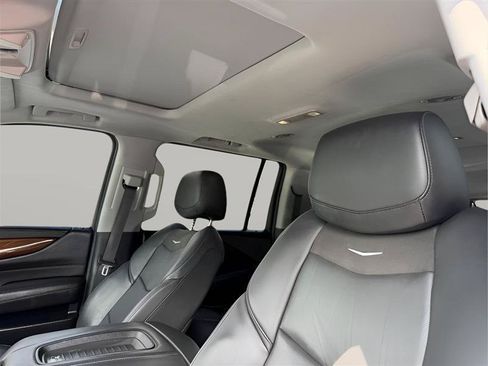 Used 2019 Cadillac Escalade ESV Luxury RWD image 26