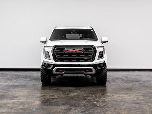 Used 2025 GMC Yukon AT4 Ultimate w/ LPO, Illumination Package AWD/4WD image 2