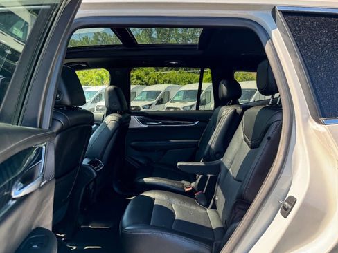 Used 2022 Cadillac XT6 Premium Luxury AWD/4WD image 22