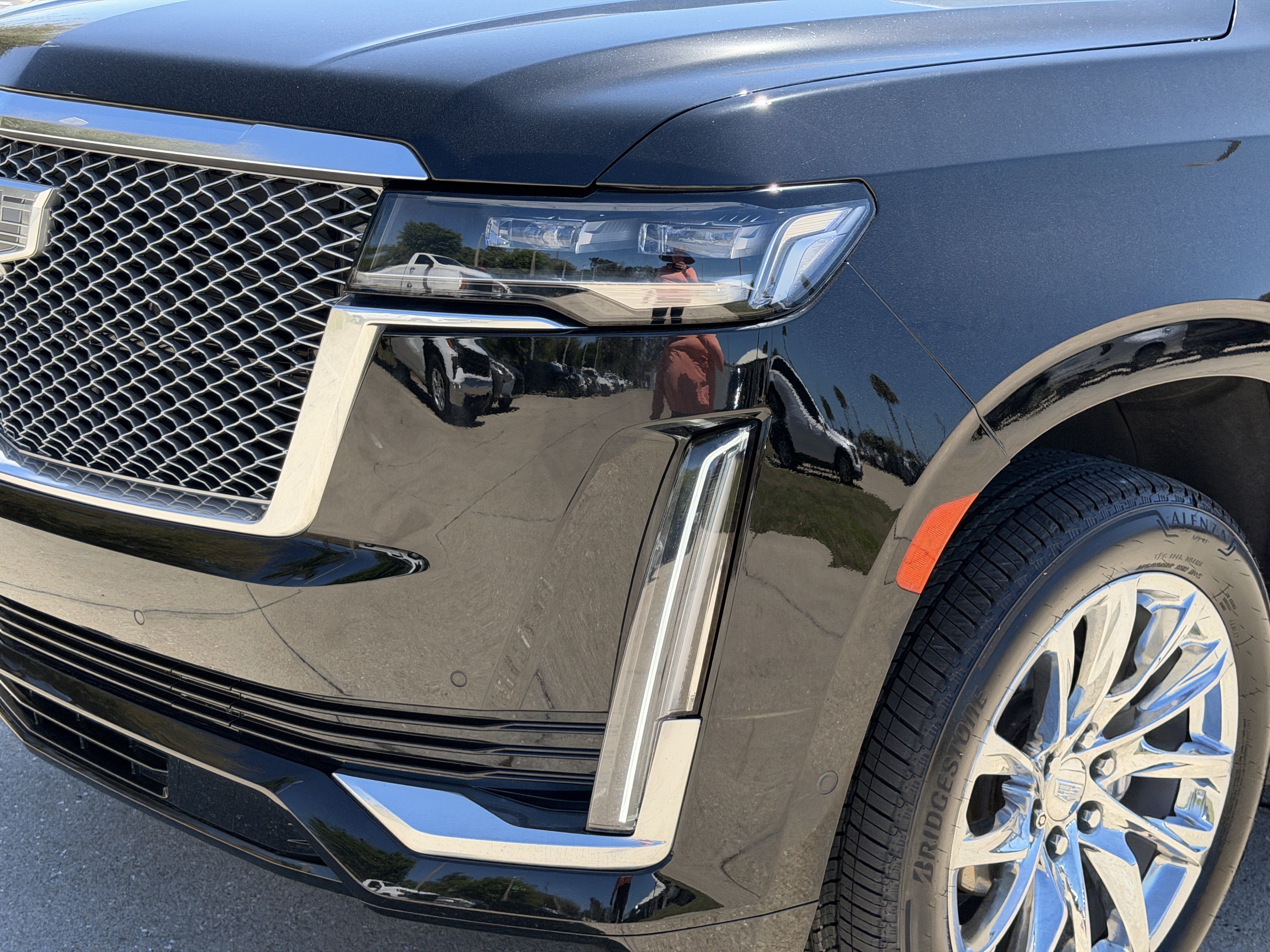 Certified 2022 Cadillac Escalade Premium Luxury Platinum w/ LPO, Radiant Package AWD/4WD image 2