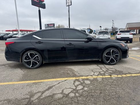 Used 2024 Nissan Altima 2.5 SR w/ SR Premium Package image 4