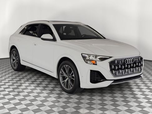 Used 2024 Audi Q8 Prestige w/ Prestige Package AWD/4WD image 7