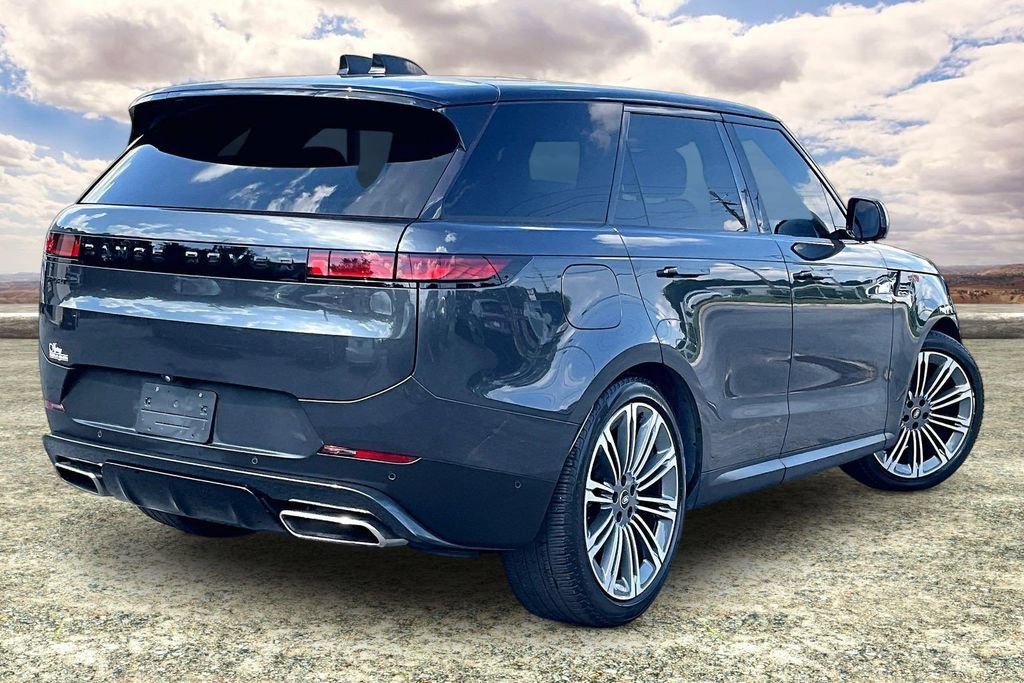 Used 2024 Land Rover Range Rover Sport SE AWD/4WD image 5