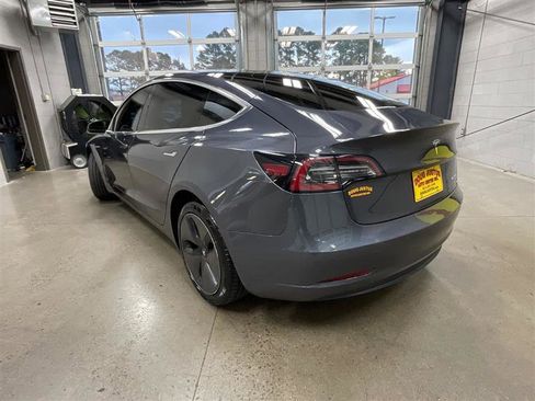 Used 2018 Tesla Model 3 Long Range image 3