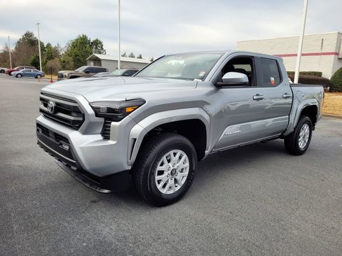 Certified 2025 Toyota Tacoma SR5 image 3