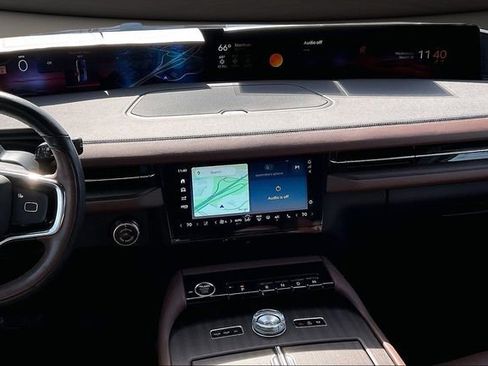 Used 2025 Lincoln Navigator Reserve image 6