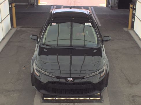 Used 2021 Toyota Corolla LE FWD image 2