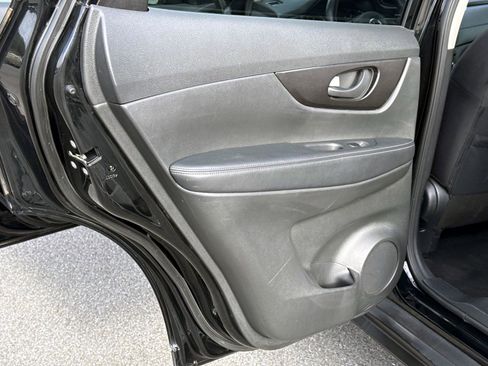 Used 2020 Nissan Rogue S image 14