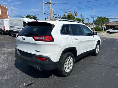Used 2016 Jeep Cherokee Latitude w/ Cold Weather Group AWD/4WD image 16