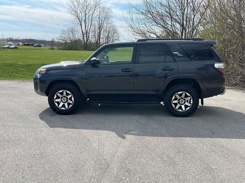 Used 2024 Toyota 4Runner TRD Off-Road AWD/4WD image 2