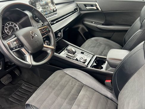 Used 2024 Mitsubishi Outlander SE image 10