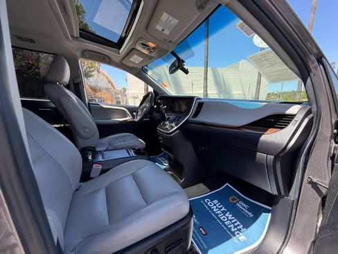 Used 2015 Toyota Sienna Limited FWD image 26