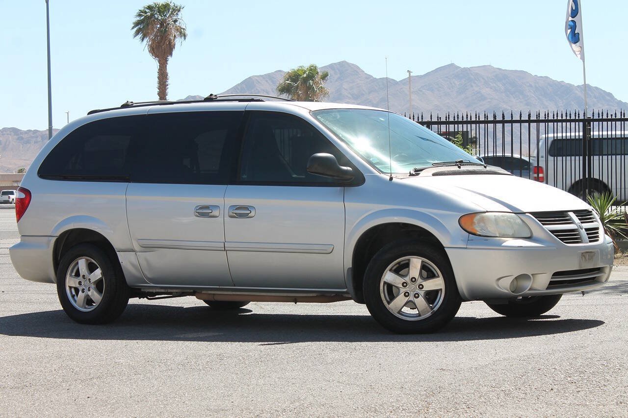 Used 2006 Dodge Grand Caravan SXT w/ Trailer Tow Prep Group FWD image 1