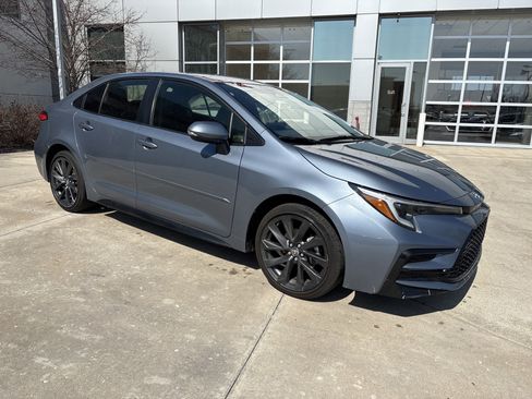 Used 2025 Toyota Corolla SE image 2