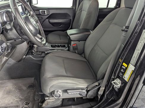 Used 2022 Jeep Gladiator Sport image 12