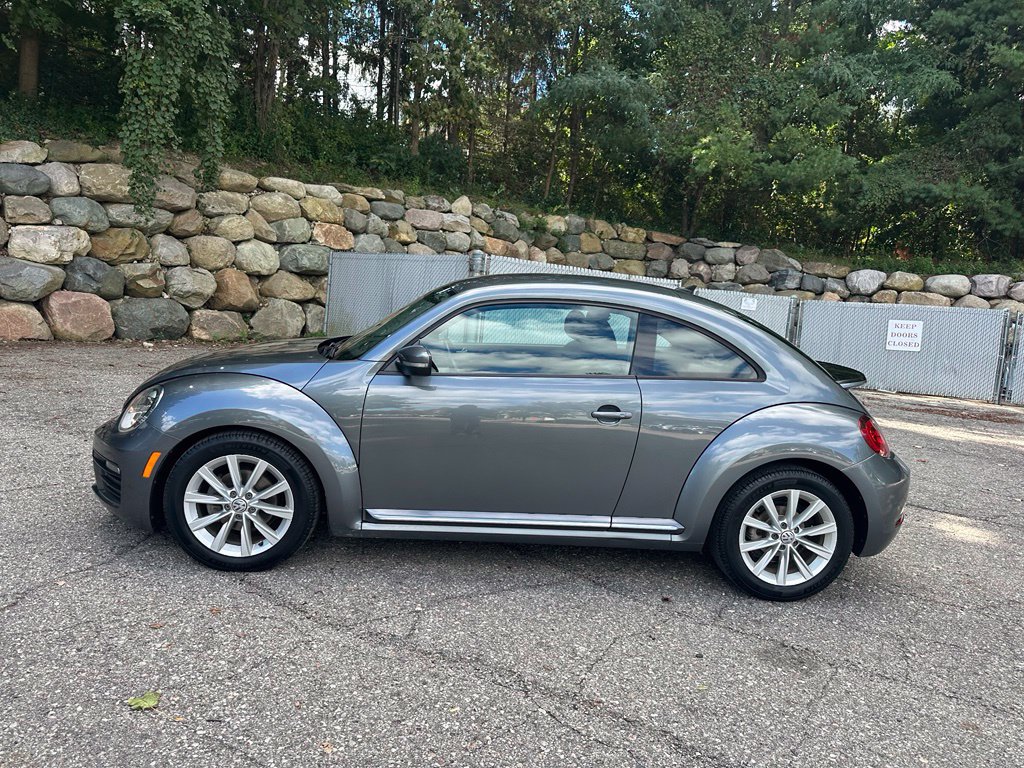 Used 2018 Volkswagen Beetle 2.0T S FWD image 2