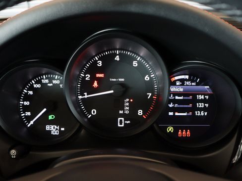Certified 2024 Porsche Macan w/ Premium Plus Package AWD/4WD image 16