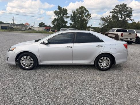 Used 2014 Toyota Camry LE FWD image 2