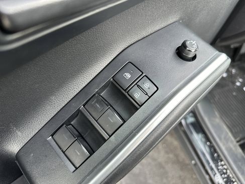 Used 2021 Toyota Highlander LE image 15