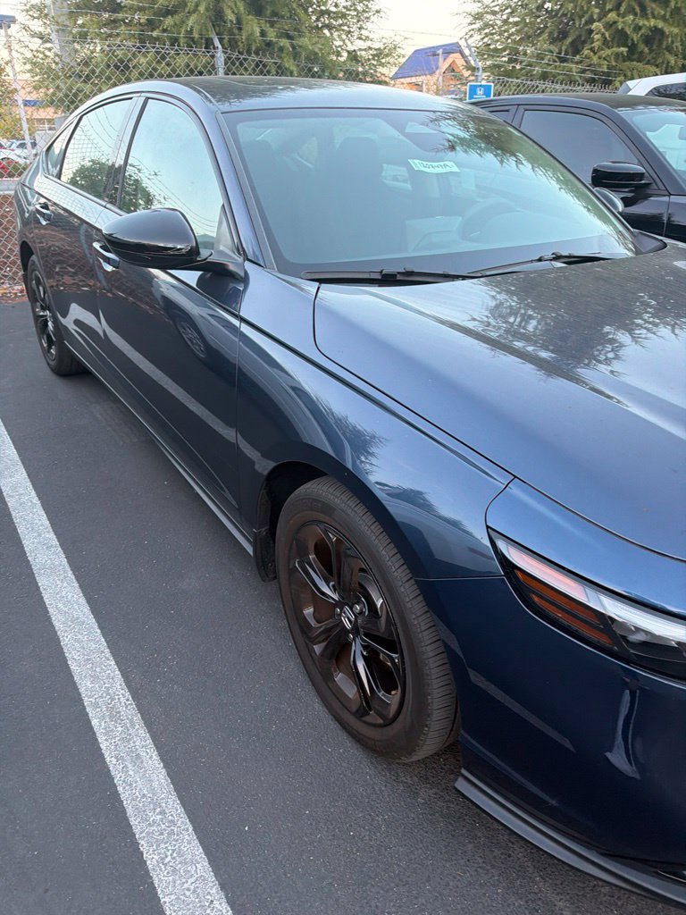 Certified 2025 Honda Accord SE image 3